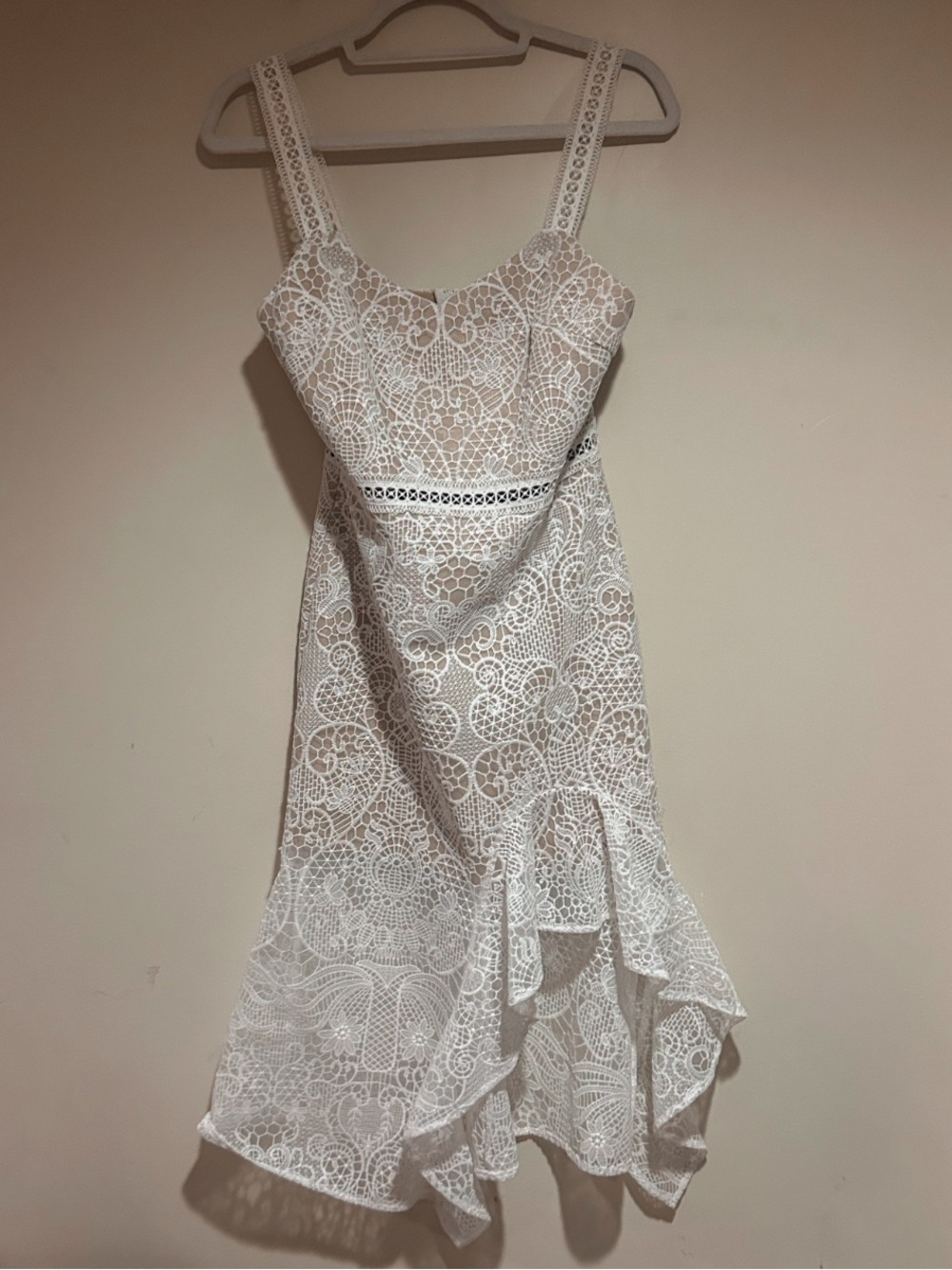 Velvi White Lace Overlay Dress with Nude Lining Sz 4